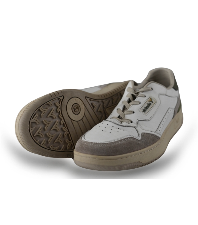 Victoria Sneaker