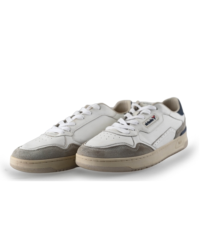 Victoria Sneaker