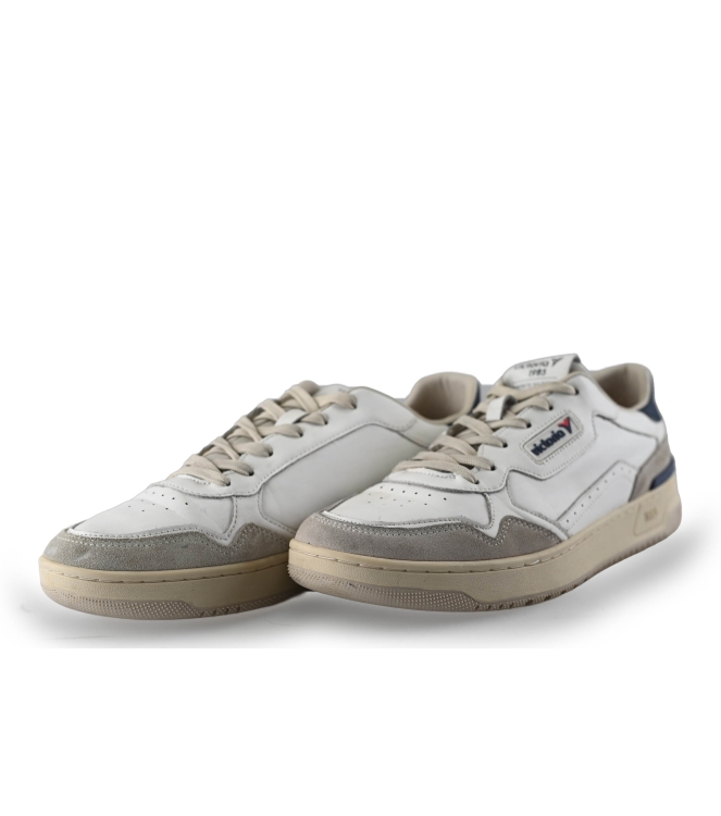 Victoria Sneaker