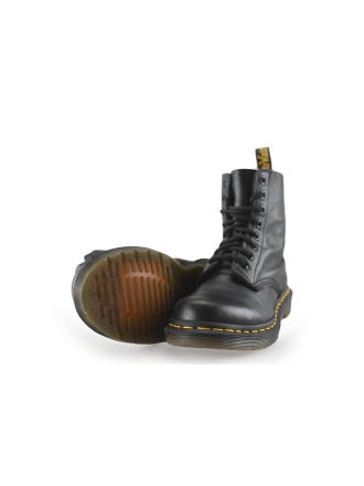 Dr. Martens Schnürstiefel