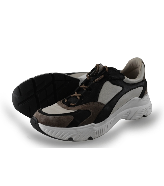 AQA Sneaker
