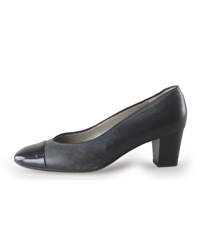 Caprice pumps