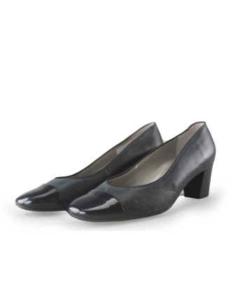 Caprice pumps