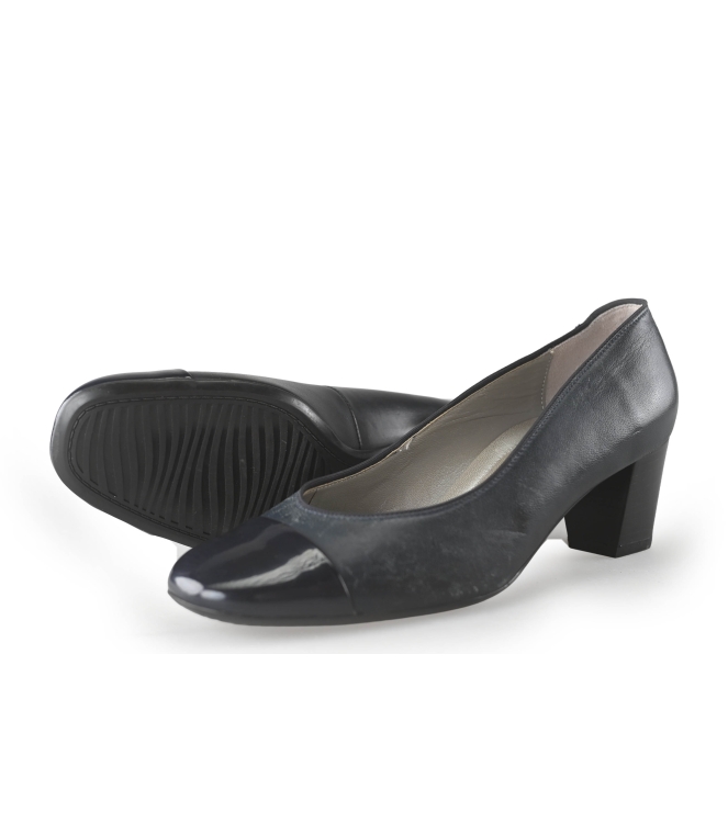 Caprice pumps