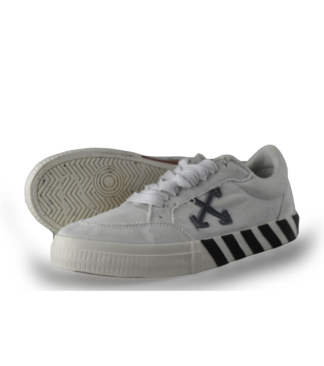 Off-white Sneaker