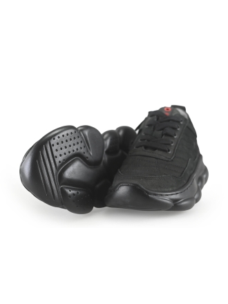 Red-Rag Sneaker