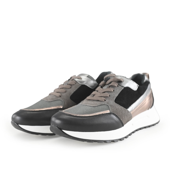 AQA Sneaker
