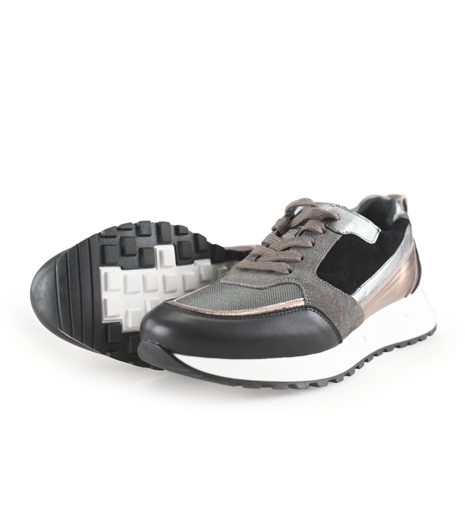 AQA Sneaker
