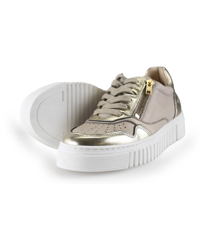 AQA Sneaker