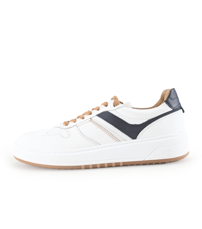Victoria Sneaker