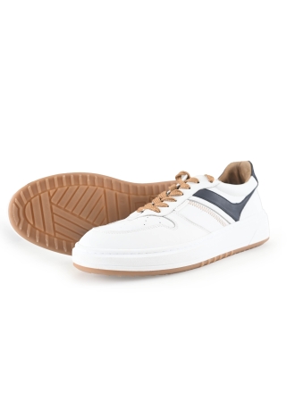 Victoria Sneaker