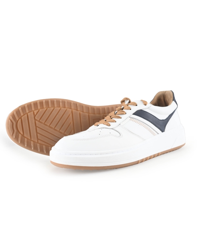 Victoria Sneaker