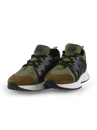 Red-Rag Sneaker