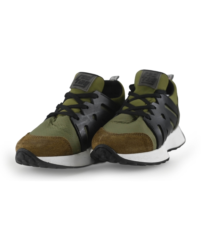 Red-Rag Sneaker
