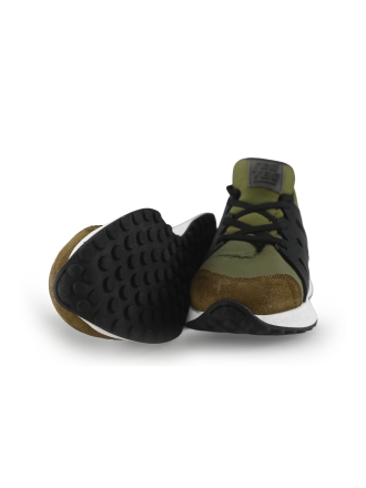 Red-Rag Sneaker