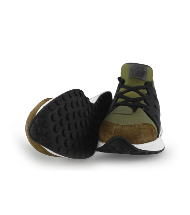 Red-Rag Sneaker