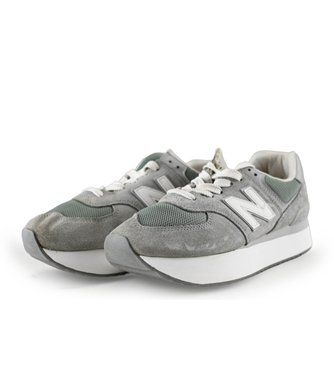 New Balance Sneaker
