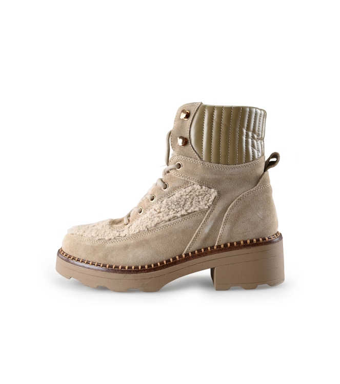 Signatur Schnürstiefel