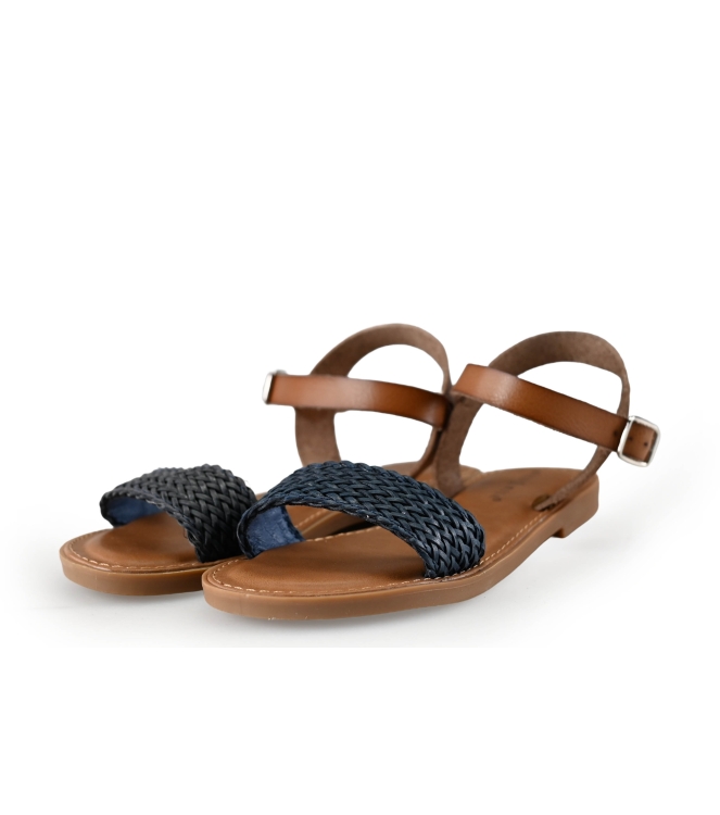 Hill. Sandalen