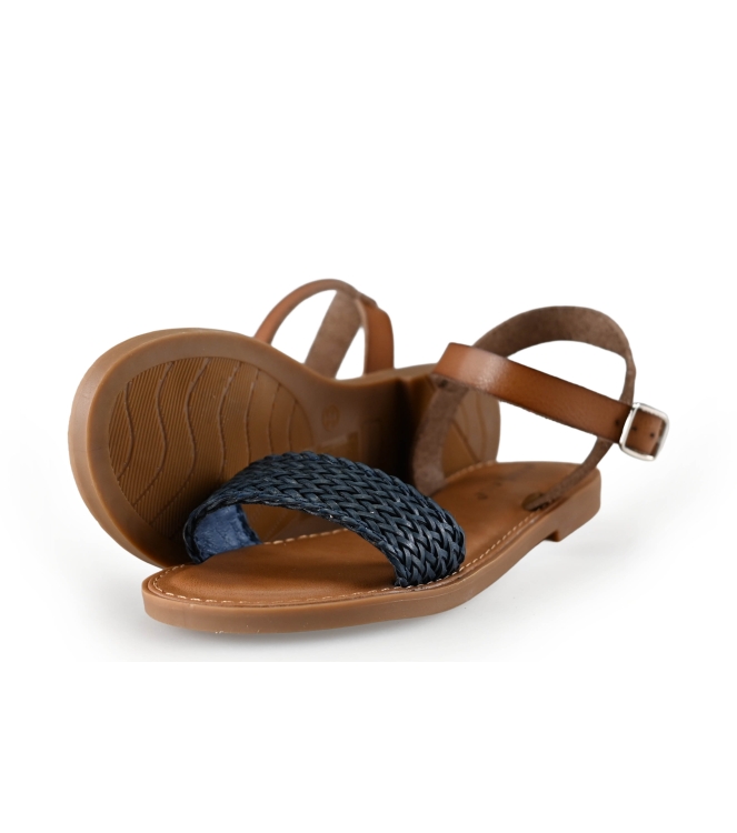 Hill. Sandalen