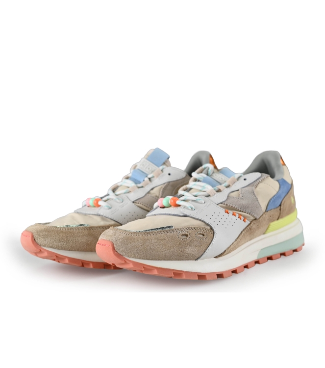 Victoria Sneaker