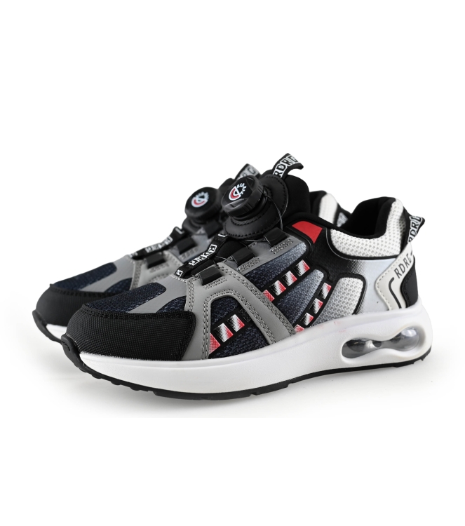 Red-Rag Sneaker