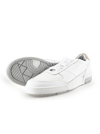 Victoria Sneaker