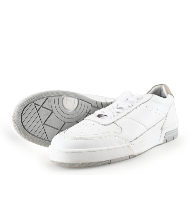 Victoria Sneaker