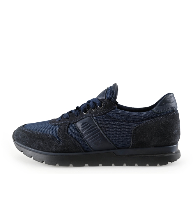 Invinci Sneaker