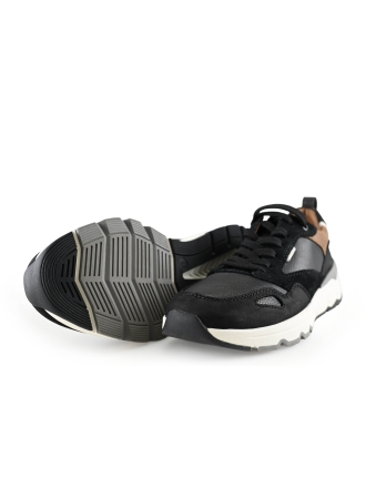 Revolution Sneaker