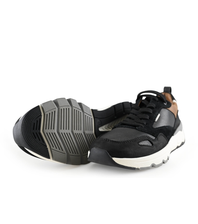 Revolution Sneaker