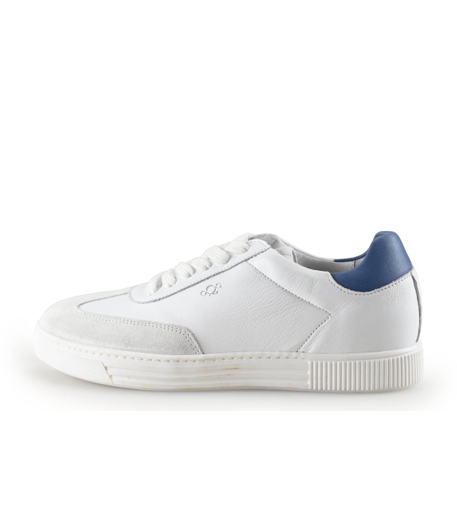 AQA Sneaker