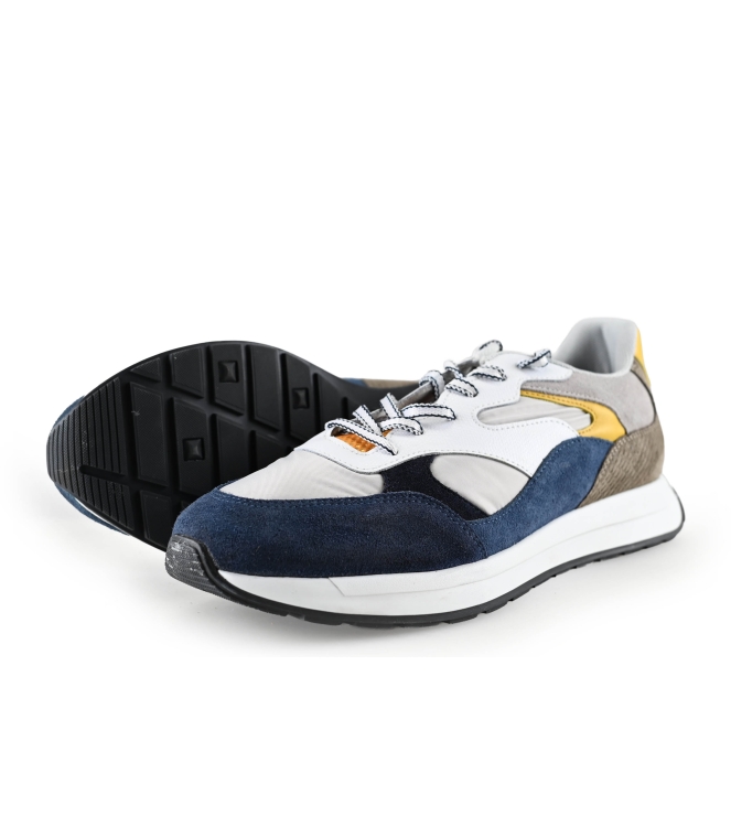 Vertice Sneaker