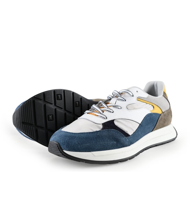 Vertice Sneaker