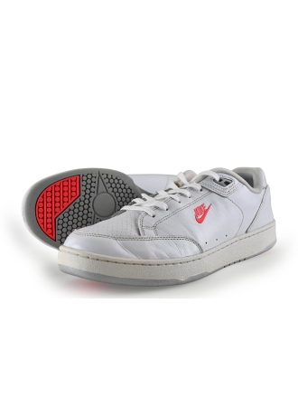 Nike Sneaker