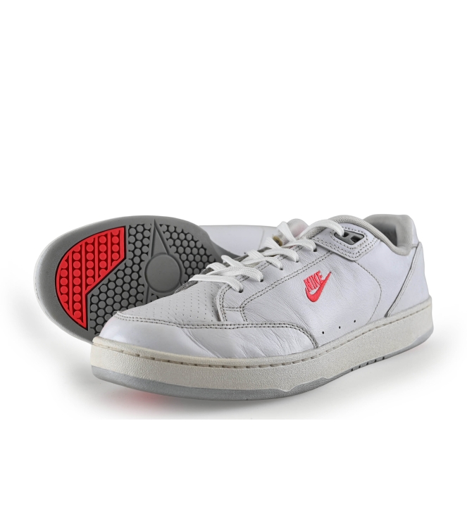 Nike Sneaker