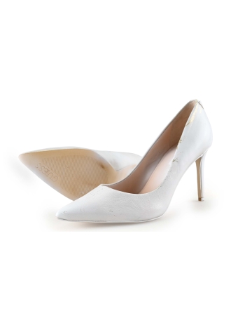 Guess pumps