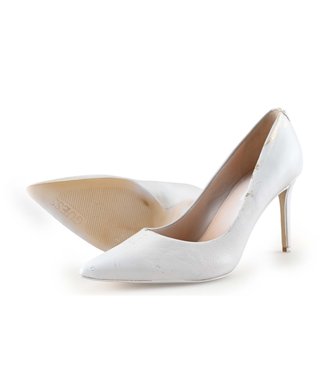 Guess pumps