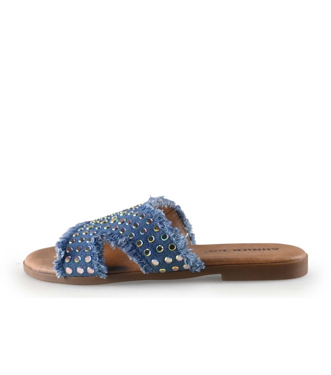 Ann Rocks Flip-Flops