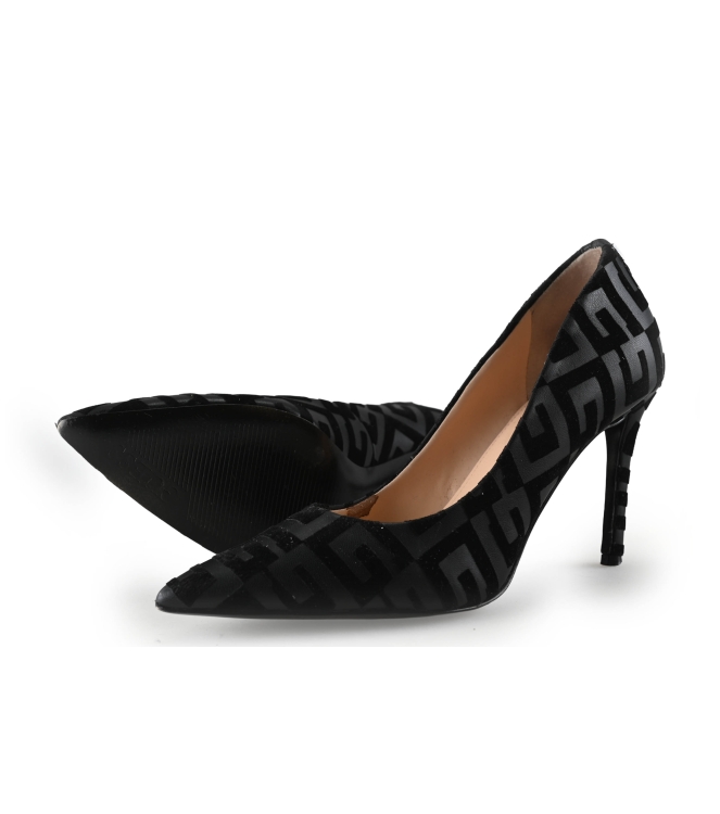 Guess pumps