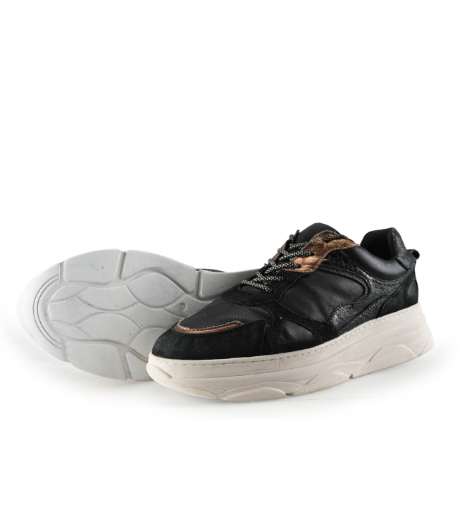 Omoda Sneaker