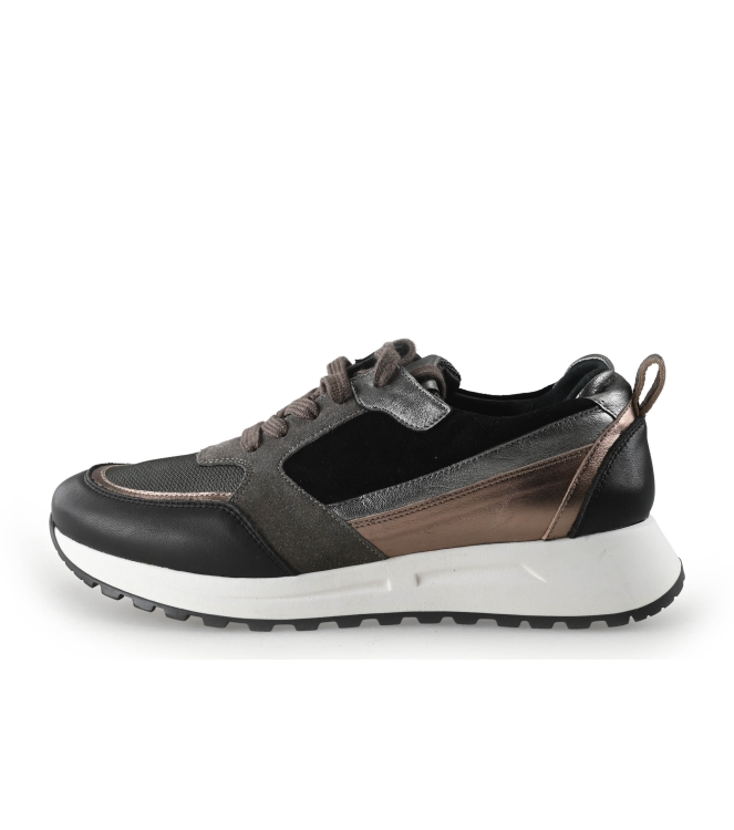 AQA Sneaker
