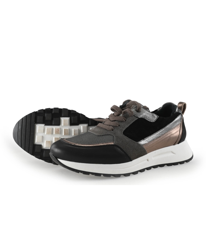 AQA Sneaker