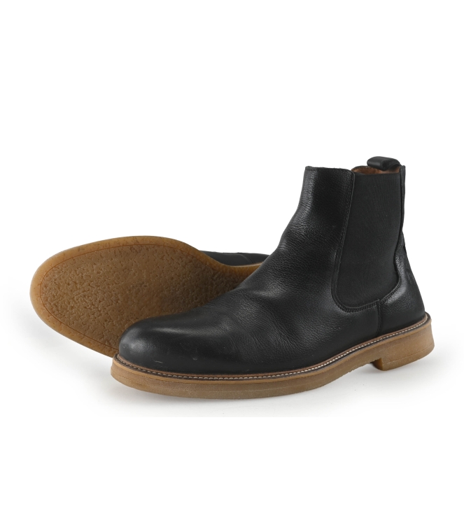 Travelin Chelsea boots