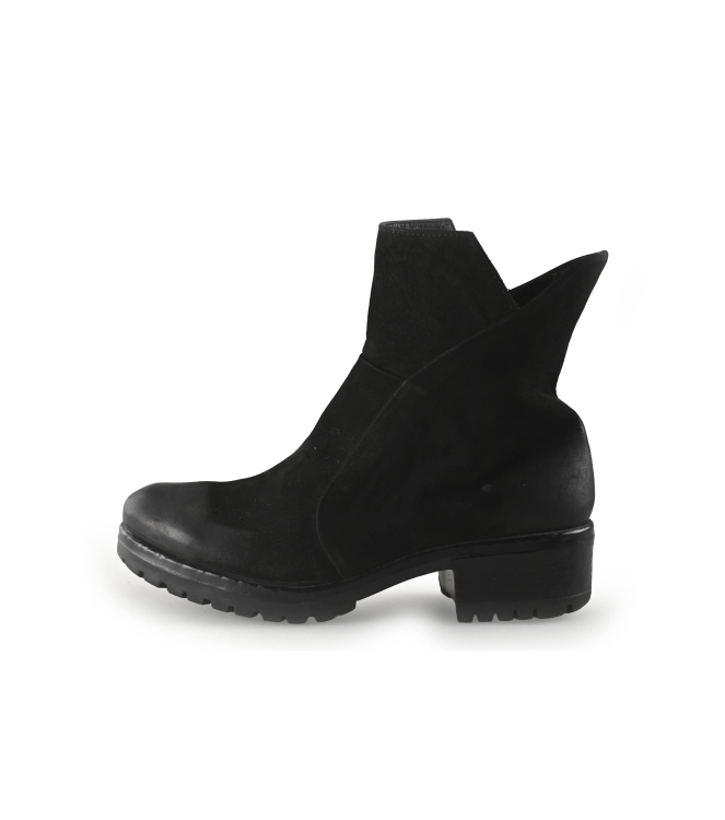 Lazamani Boots