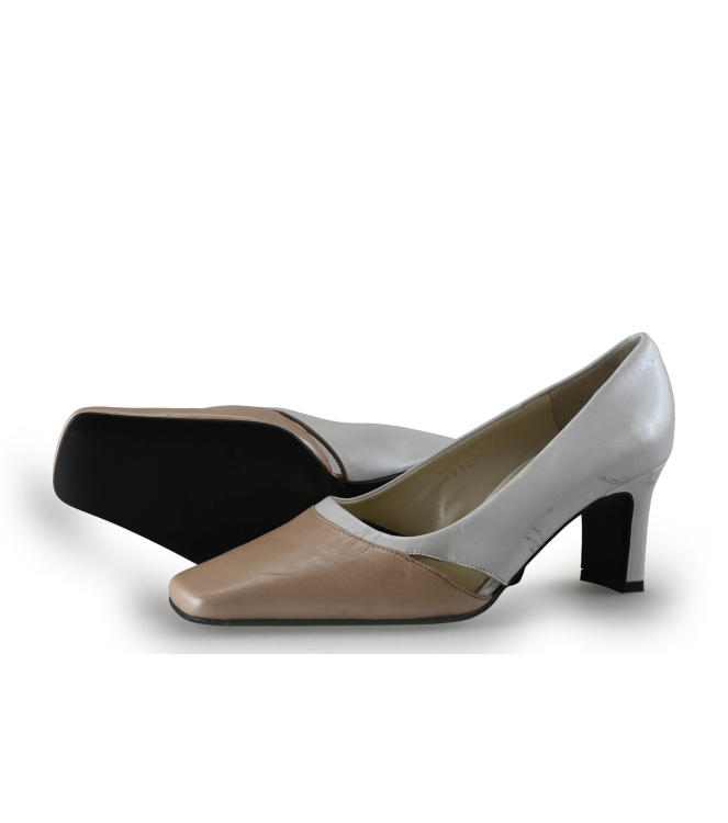 Brenda Zaro pumps