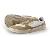 Ohne Sneaker