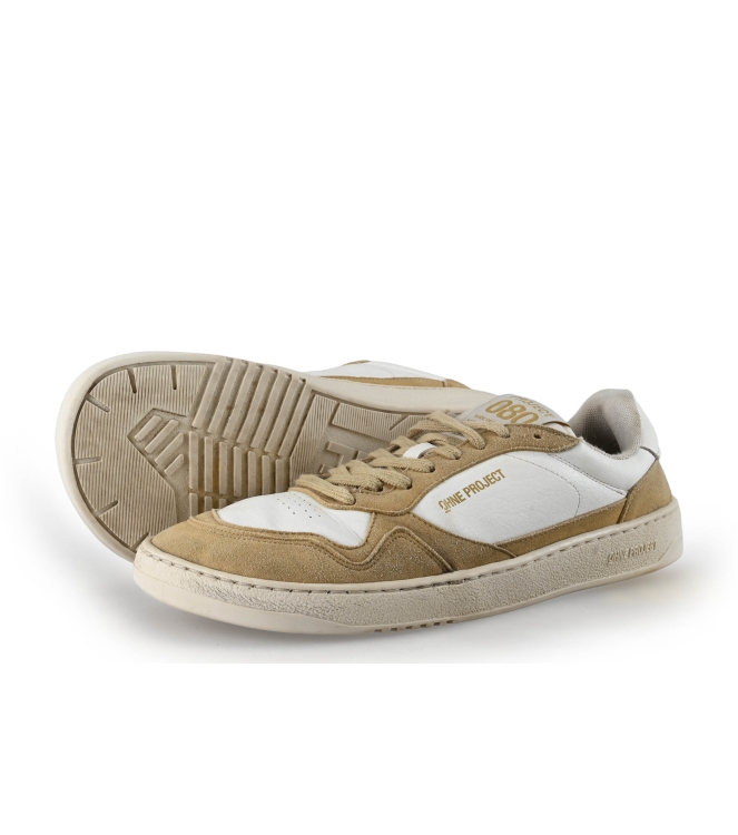 Ohne Sneaker