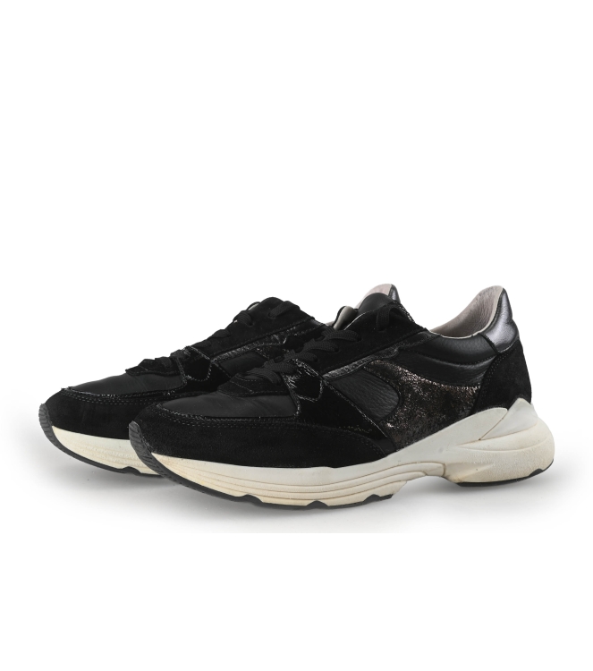 Red-Rag Sneaker