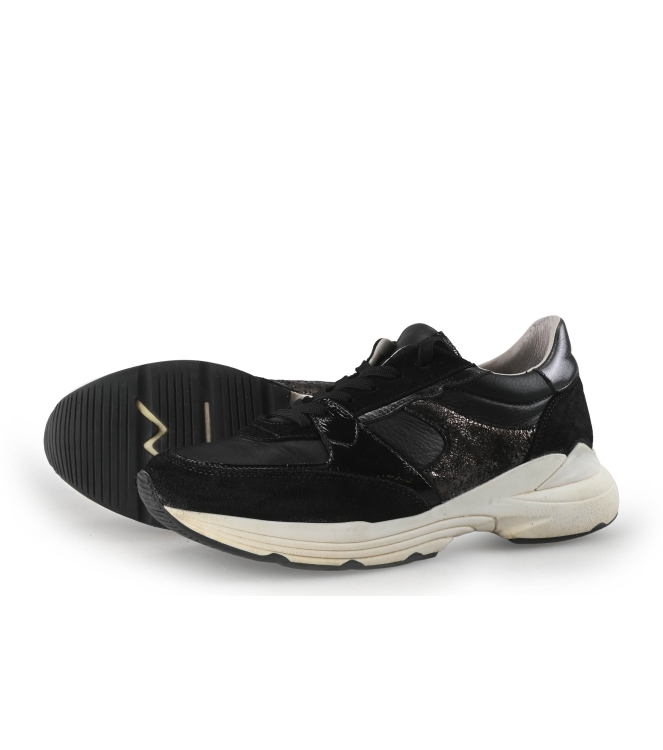 Red-Rag Sneaker
